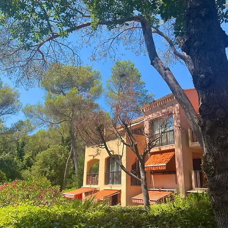 Avec Piscine Et Parking Prive - La De Mina *