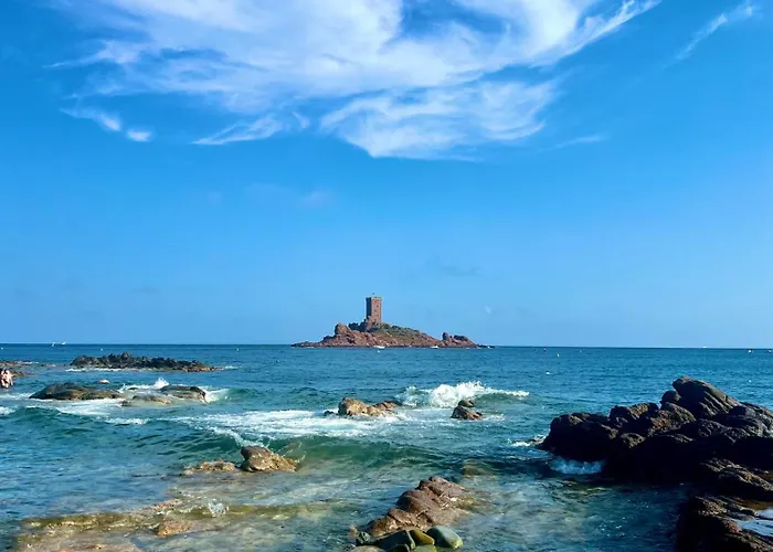 Avec Piscine Et Parking Prive - La De Mina
