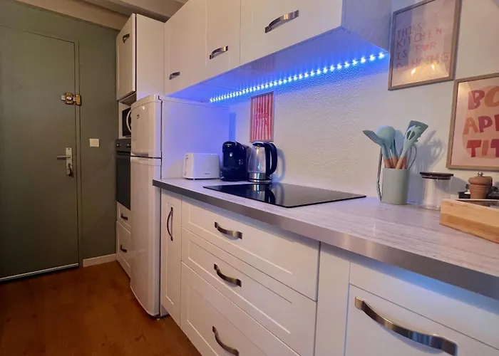 Avec Piscine Et Parking Prive - La De Mina Apartment *